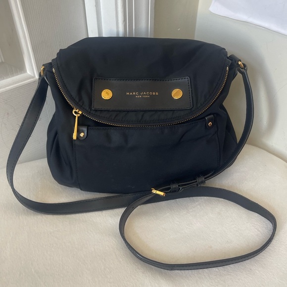 Marc Jacobs Black Nylon Crossbody with Gold-Tone Accents EUC - Picture 8 of 9